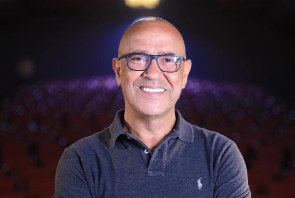 أشرف عبد الباقي يكشف تفاصيل وكواليس اللوك الجديد فى السادة الافاضل