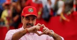 الرئيس الفنزويلي نيكولاس مادورو يواجه الشائعات بخطاب شعبي