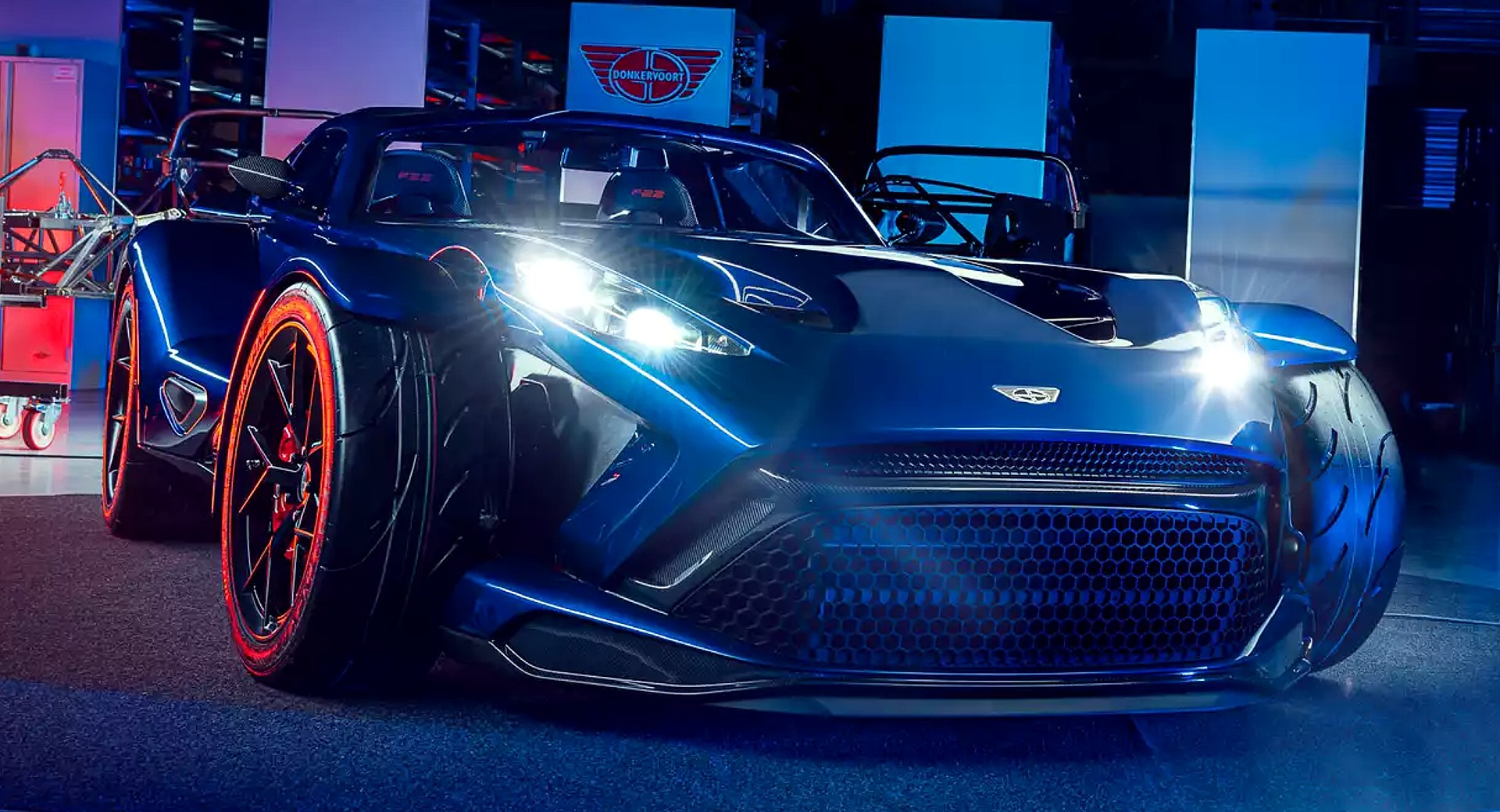 جدل حول التواصل بين نجم أريزونا كاردينالز ومديرهم العام: تأكيدات متضاربة