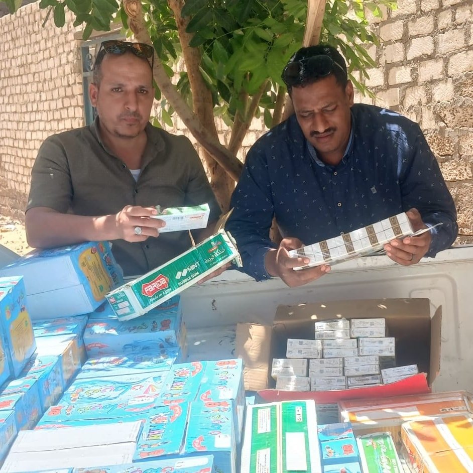 تموين إسنا يضبط كميات كبيرة من السلع مجهولة المصدر ومنتهية الصلاحية