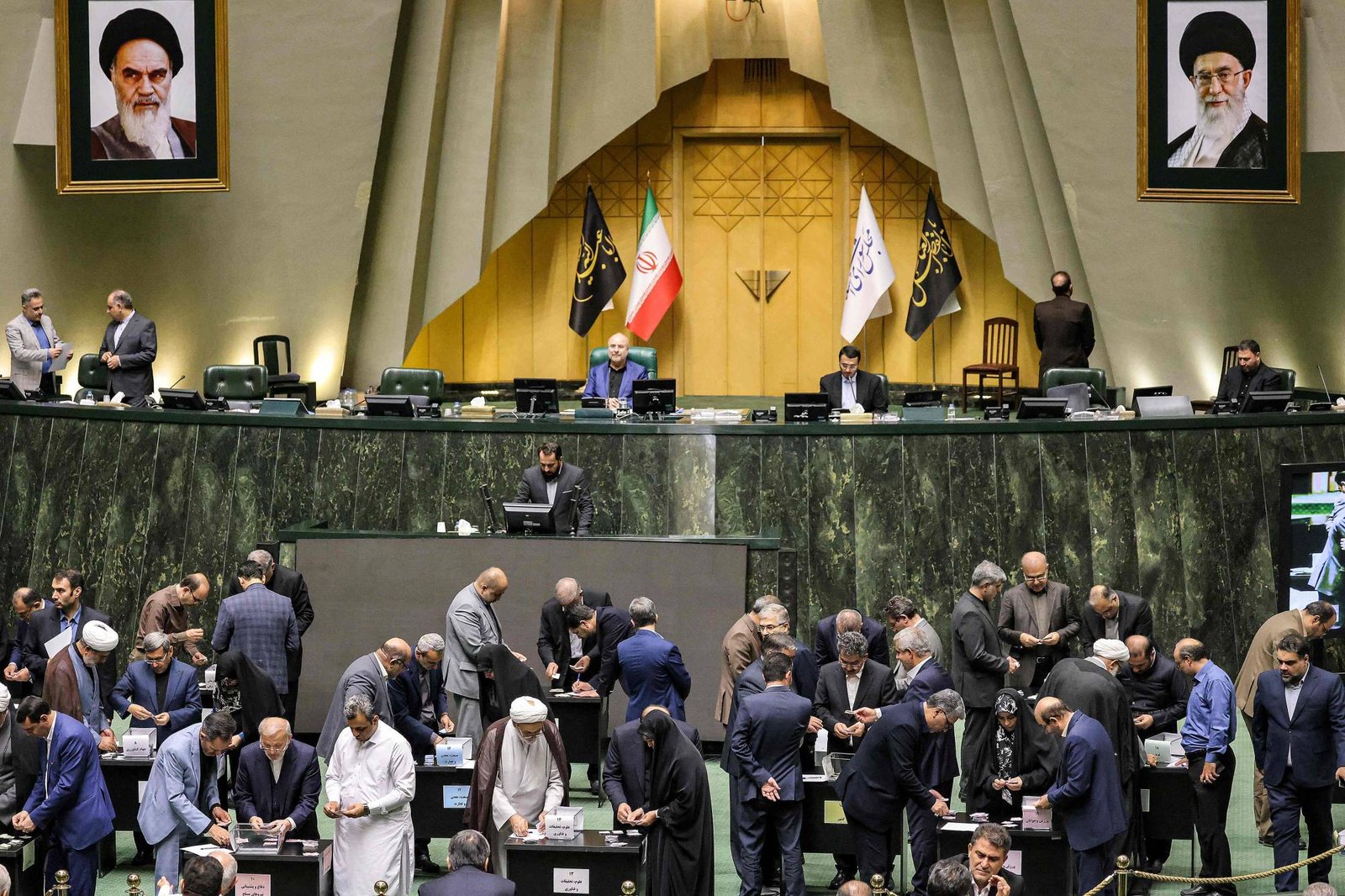 الولايات المتحدة تحجب تأشيرات منتخب إيران قبل مونديال 2026
