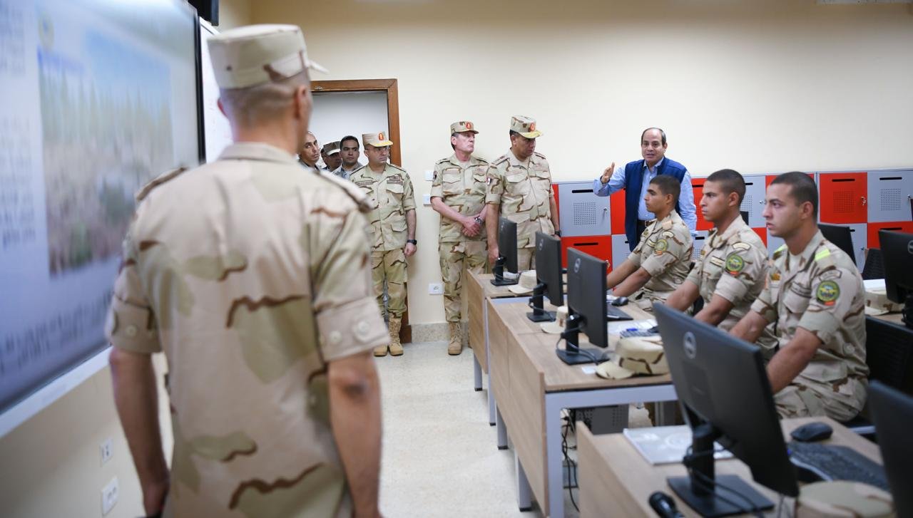 الرئيس السيسي يحاور طلبة الأكاديمية العسكرية حول قضايا داخلية وخارجية