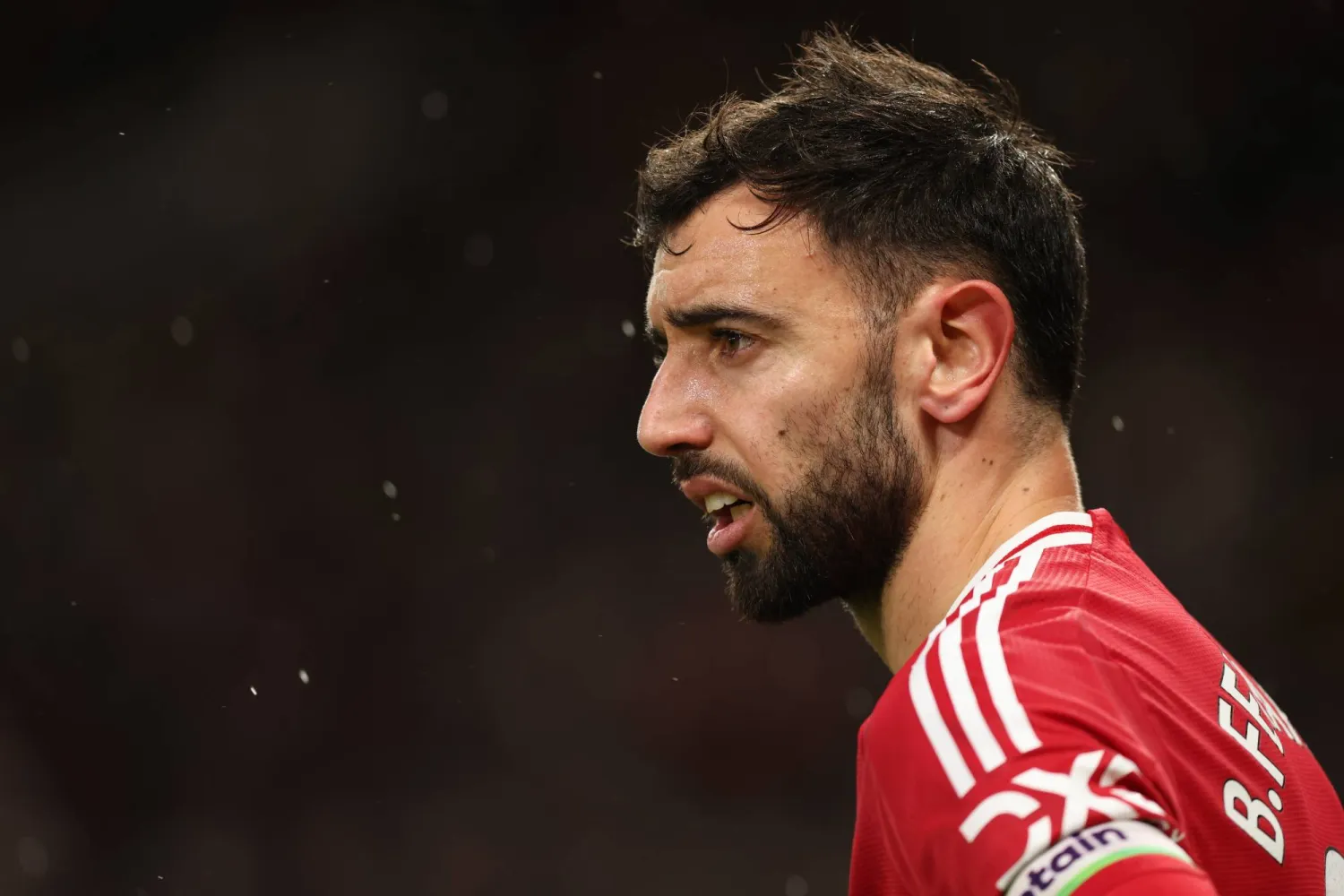 بيرناردو سيلفا يكشف عن اختياره لأفضل لاعب في العام