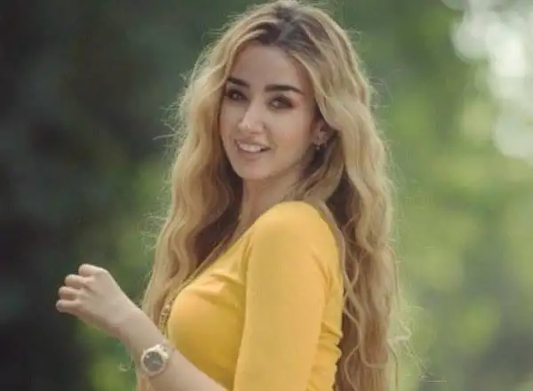 النجمة هنا الزاهد