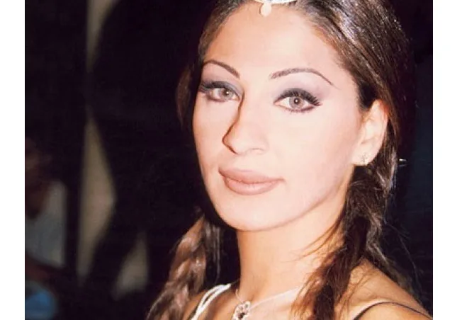 الفنانة اليسا قبل عمليات التجميل