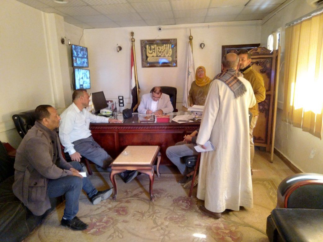 رئيس مركز ومدينة أرمنت يعقد لقاء اليوم المفتوح مع المواطنين