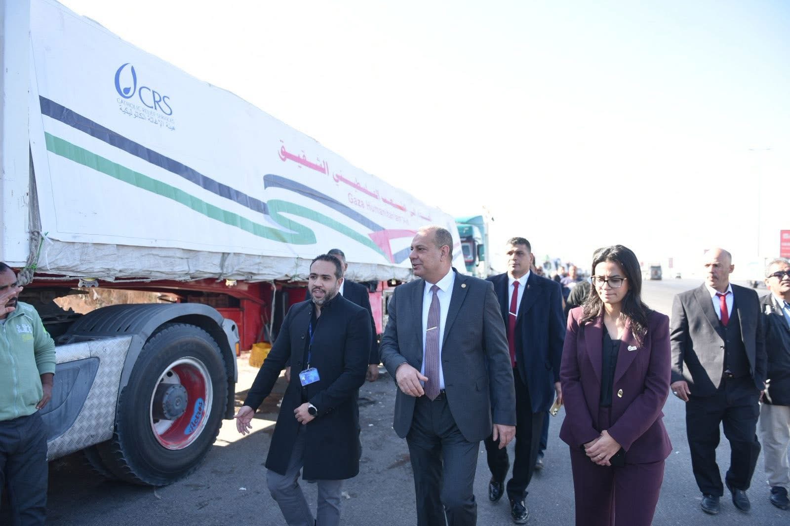 وزارة التموين تطلق القافلة رقم (15) من المساعدات لقطاع غزة