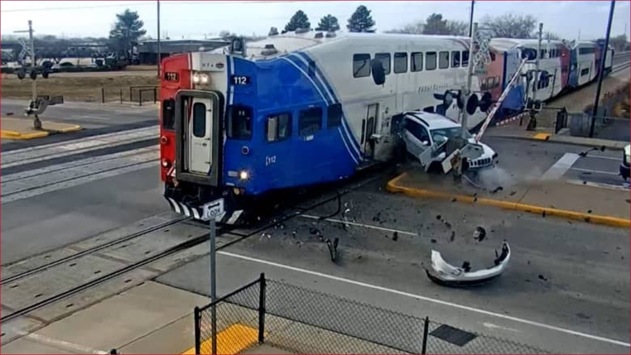 حادث اصطدام قطار بسيارة أجرة في المنوفية: نجاة بأعجوبة وتفاصيل الواقعة