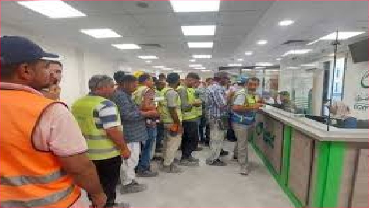 مصر تشهد بدء صرف منحة عيد الميلاد المجيد وتتأهب لاستقبال عام 2026 بفعاليات متنوعة