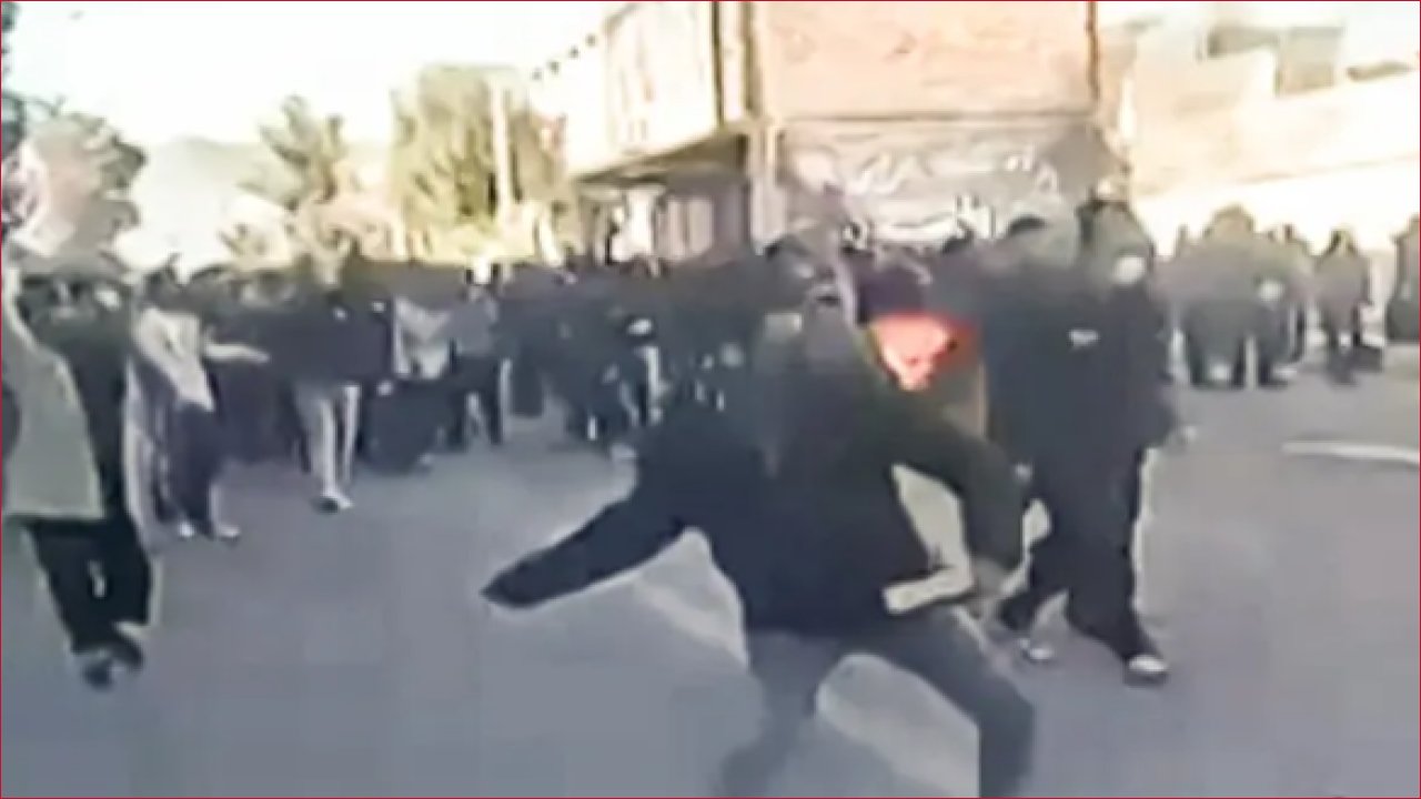 احتجاجات واسعة في طهران وغرب إيران.. مواجهات دامية تسفر عن قتلى