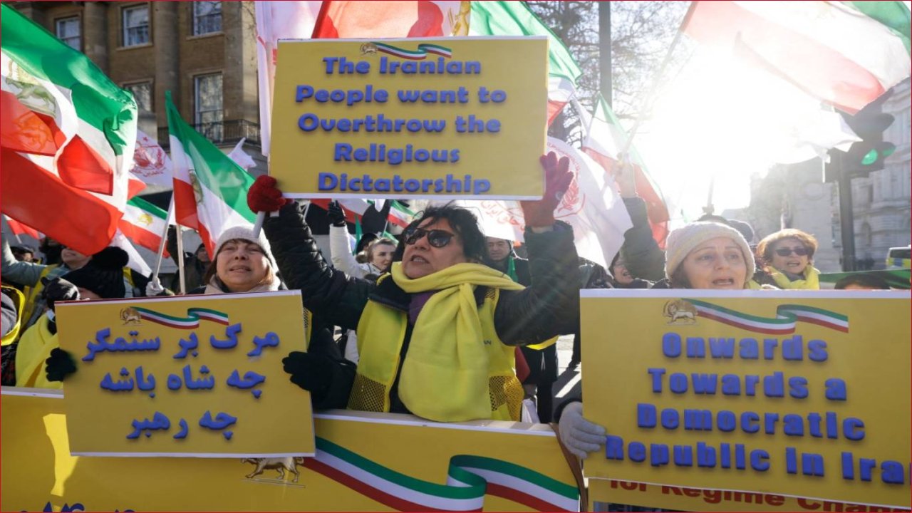 إيران على صفيح ساخن: تصاعد الاحتجاجات المناهضة للحكومة وخطر تفاقم العنف