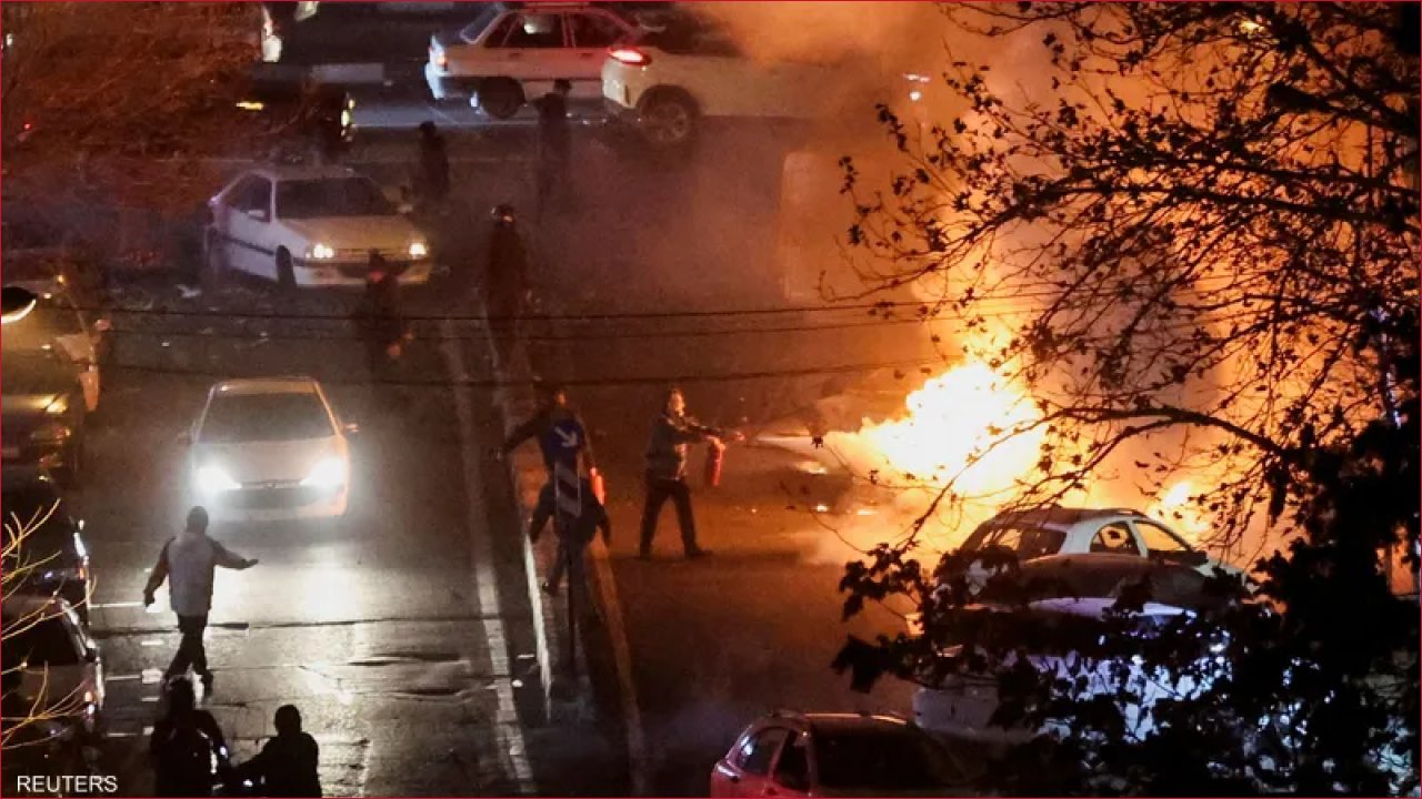 قطع الإنترنت في إيران: كيف تعزل طهران المحتجين عن العالم؟