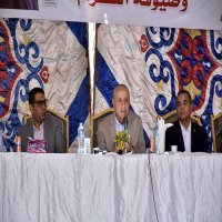 الدكتور العزب سليمان يعرض مطالب حاجر أرمنت الحيط على محافظ الأقصر والمحافظ يستمع لمطالب الأهالى 