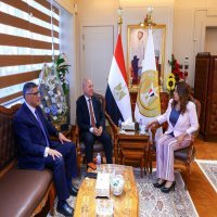 وزيرة التنمية المحلية تلتقى محافظي القاهرة والجيزة 